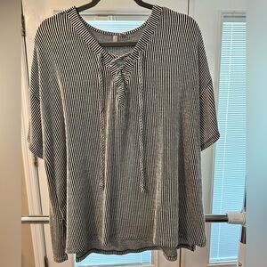 Size 18/20W Cato Black and White Striped Women’s Top. Has shoelace tie at top.